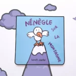 Illustration dans un style enfantin d'un petit aigle posé en haut d'une montagne. C'est la couverture du livre "Nénègle sur la Montagne" de Benoît Charlat
