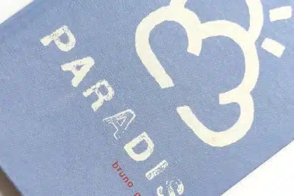 Couverture de l’album jeunesse Paradis de Bruno Gibert, un livre pour parler de la mort avec douceur dès 3 ans