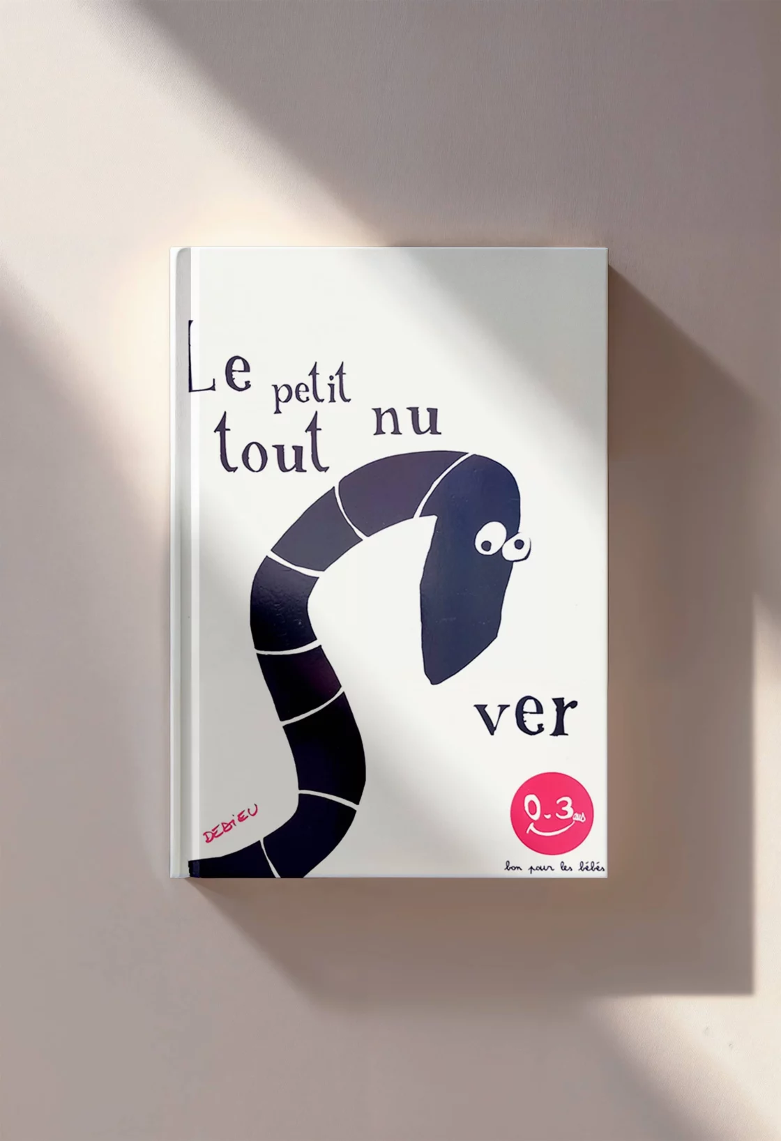 Couverture du livre Le petit ver tout nu de Thierry Dedieu, album noir et blanc pour bébé dès la naissance